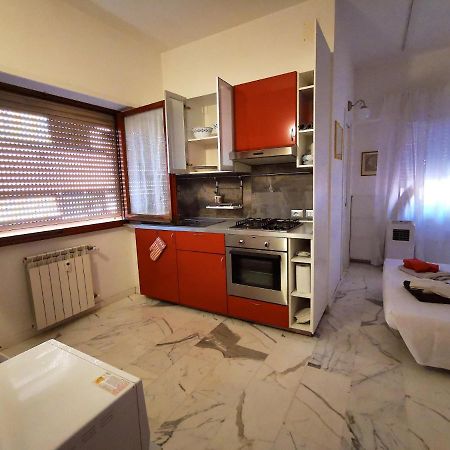 Appartamento Rouge Studio - 10 Min From Vatican Esterno foto