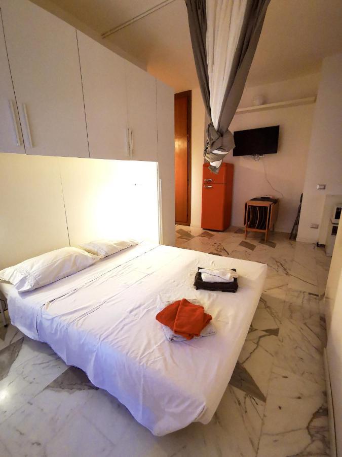 Appartamento Rouge Studio - 10 Min From Vatican Esterno foto