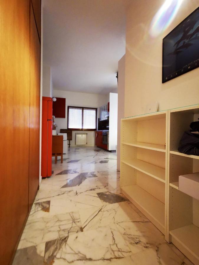 Appartamento Rouge Studio - 10 Min From Vatican Esterno foto