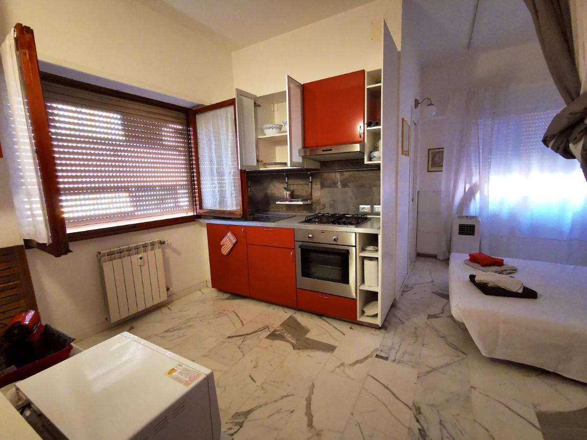 Appartamento Rouge Studio - 10 Min From Vatican Esterno foto